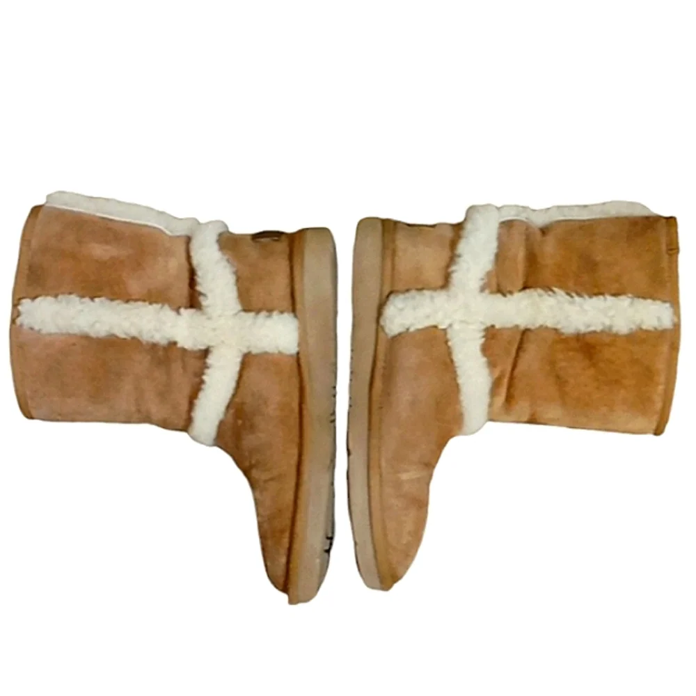 UGG Carter Chestnut Suede Boots Exposed Sheepskin Trim Size 6